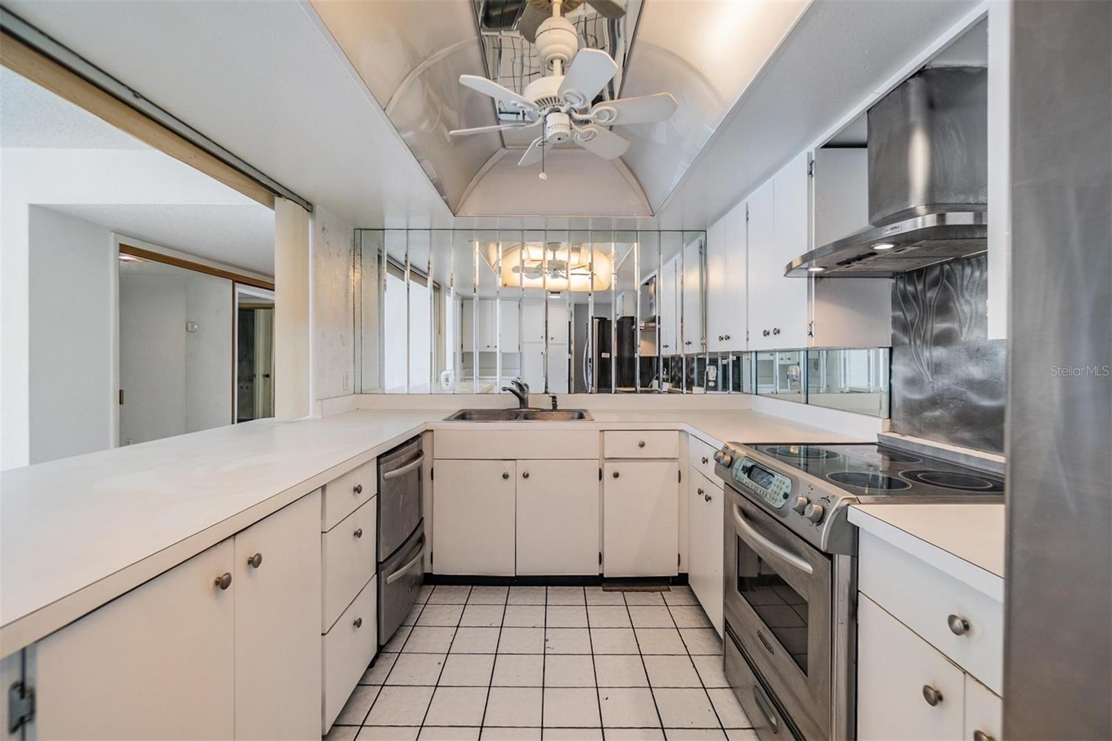Image 11 of 40 For 1400 Gulf Boulevard 306