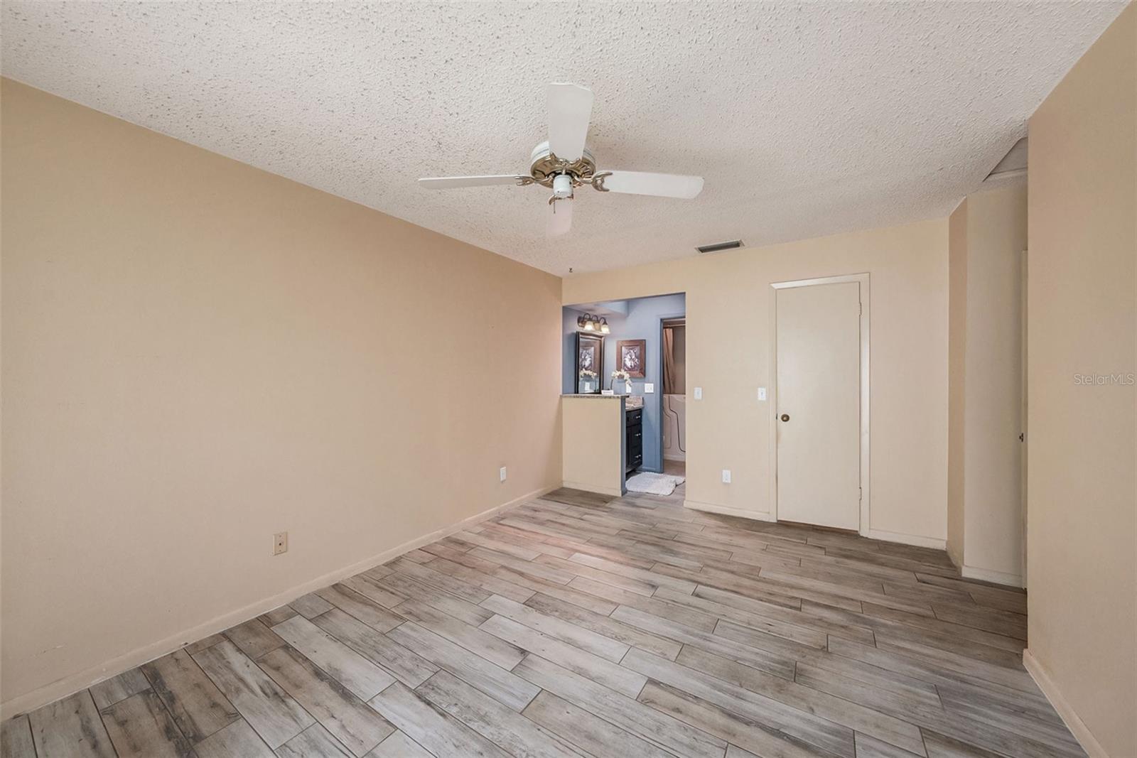 Image 14 of 27 For 8517 Woodwick Court