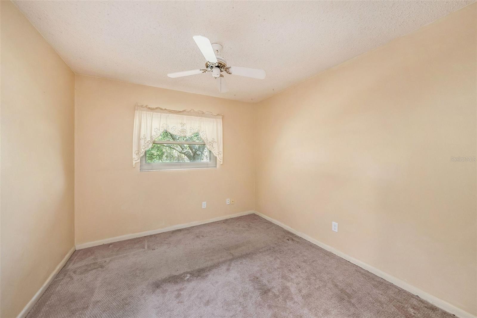 Image 18 of 27 For 8517 Woodwick Court