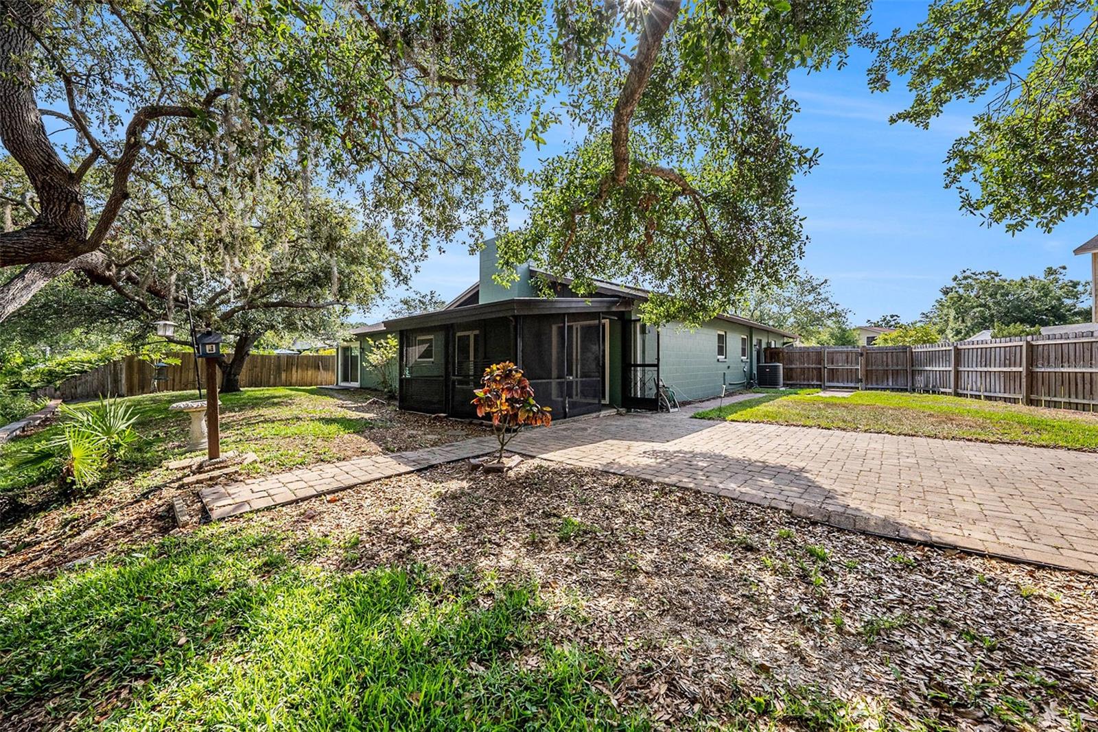 Image 23 of 27 For 8517 Woodwick Court