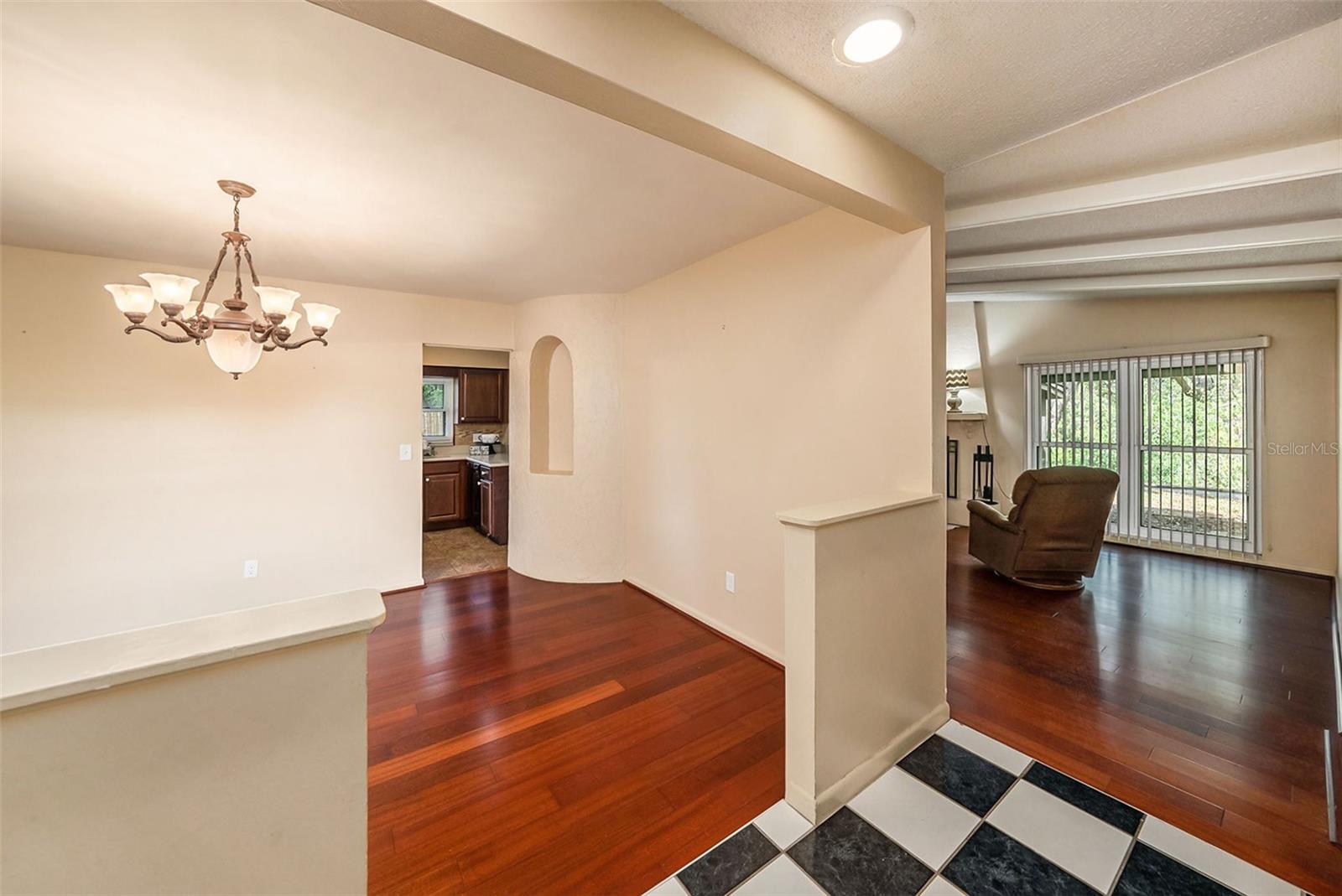 Image 8 of 27 For 8517 Woodwick Court
