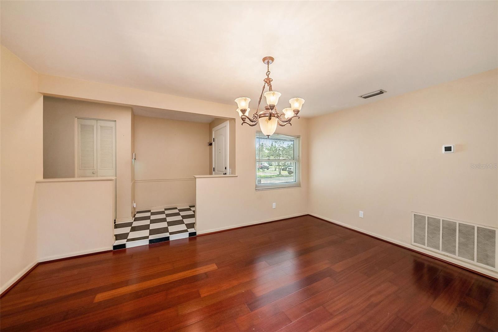 Image 9 of 27 For 8517 Woodwick Court