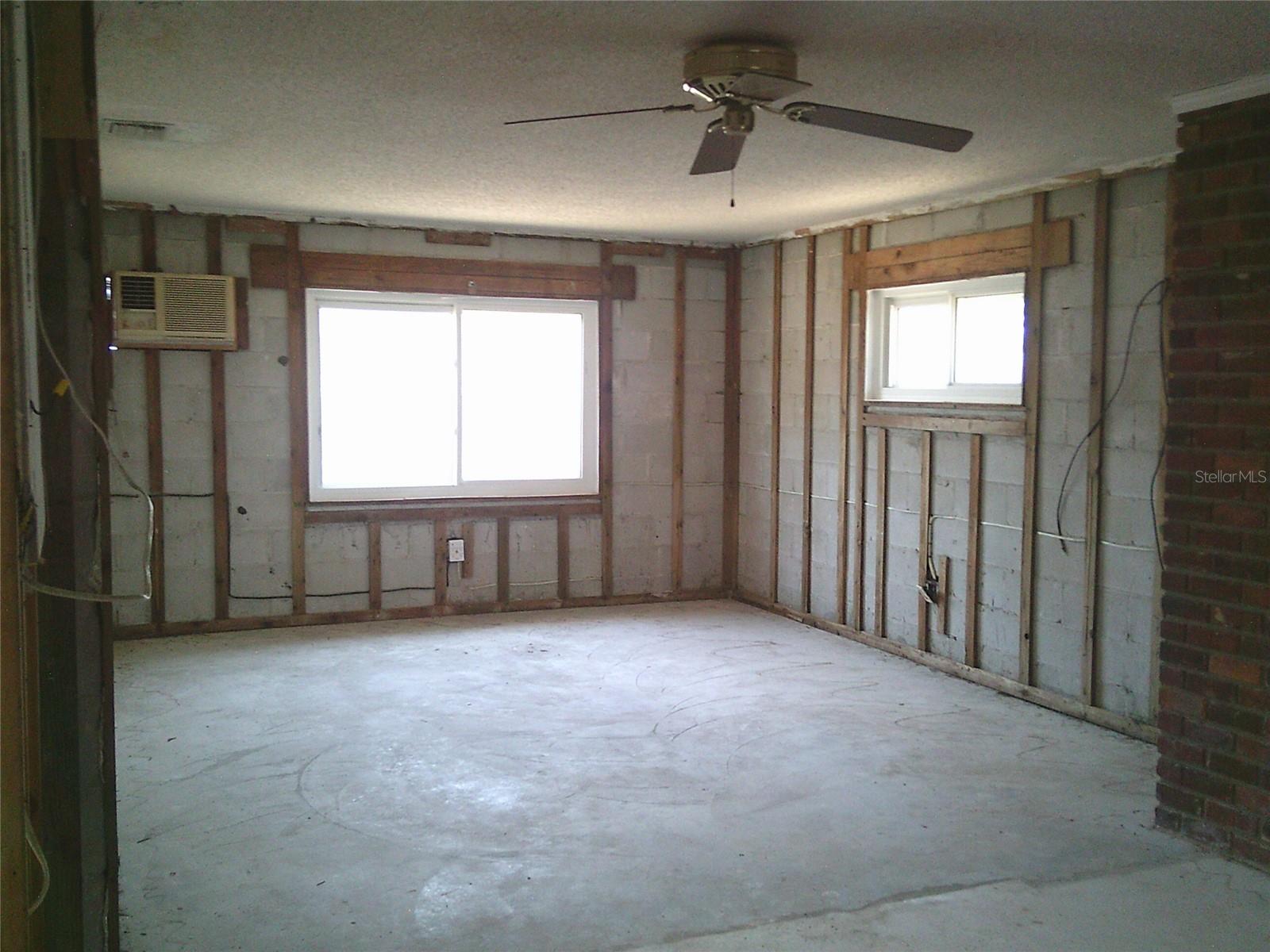 Image 10 of 25 For 212 Driftwood Place