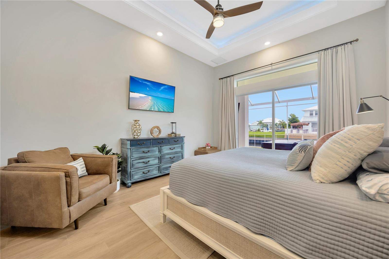 Image 13 of 31 For 615r Mirabay Boulevard