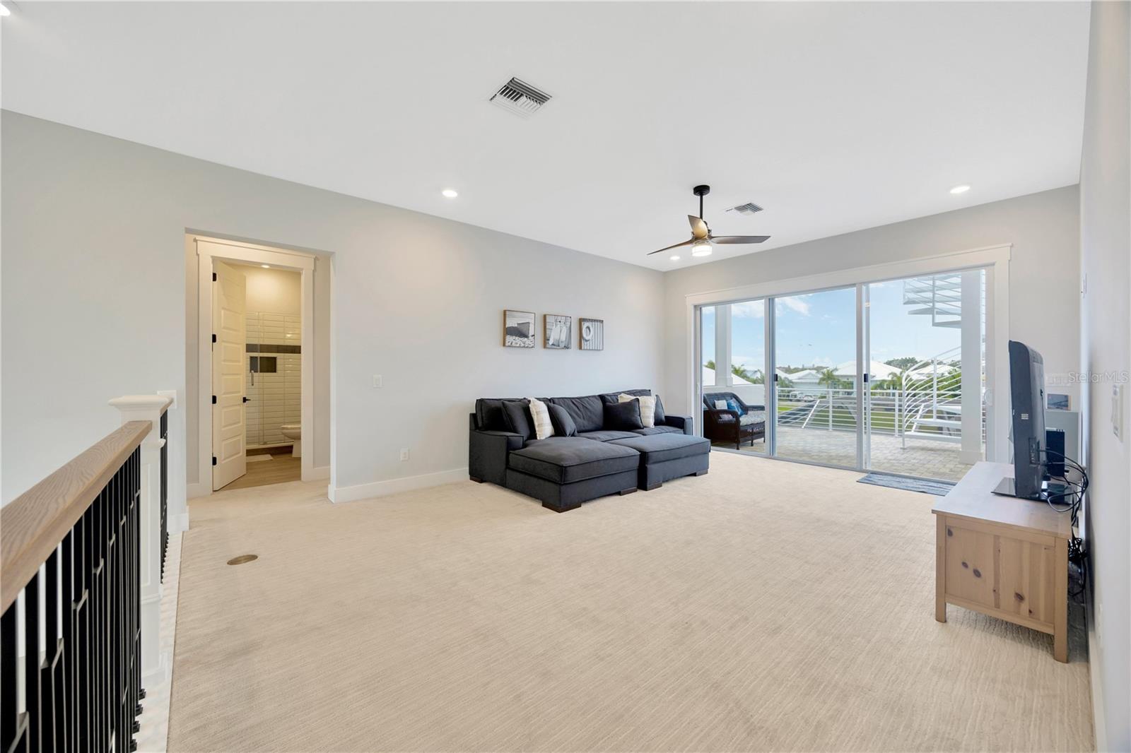 Image 20 of 31 For 615r Mirabay Boulevard