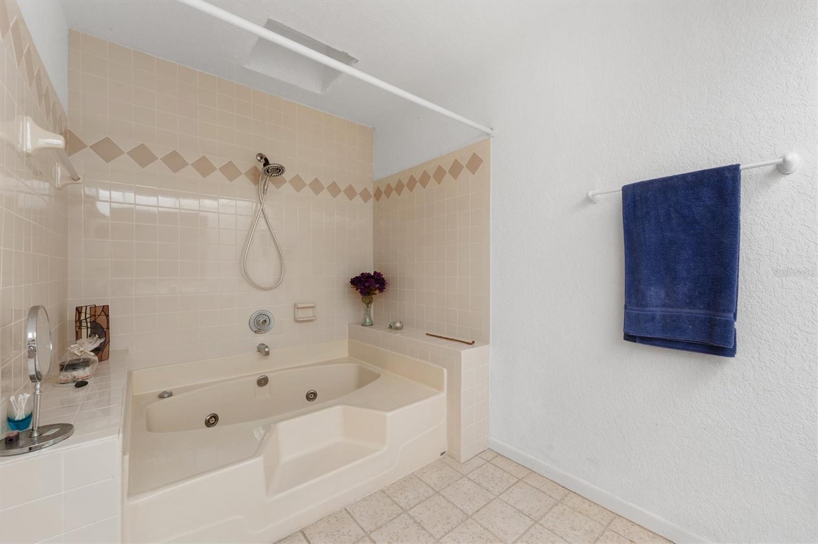 Image 20 of 48 For 745 Pinellas Bayway S 206