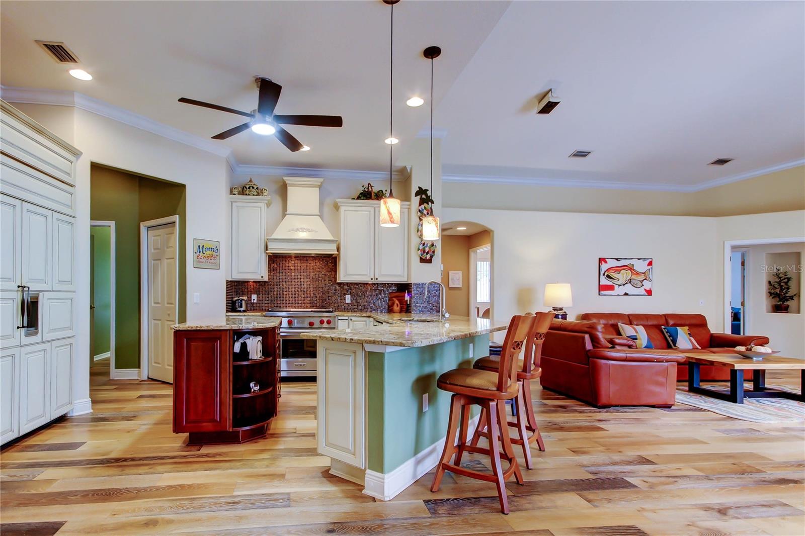 Image 16 of 65 For 15302 Lake Maurine Drive