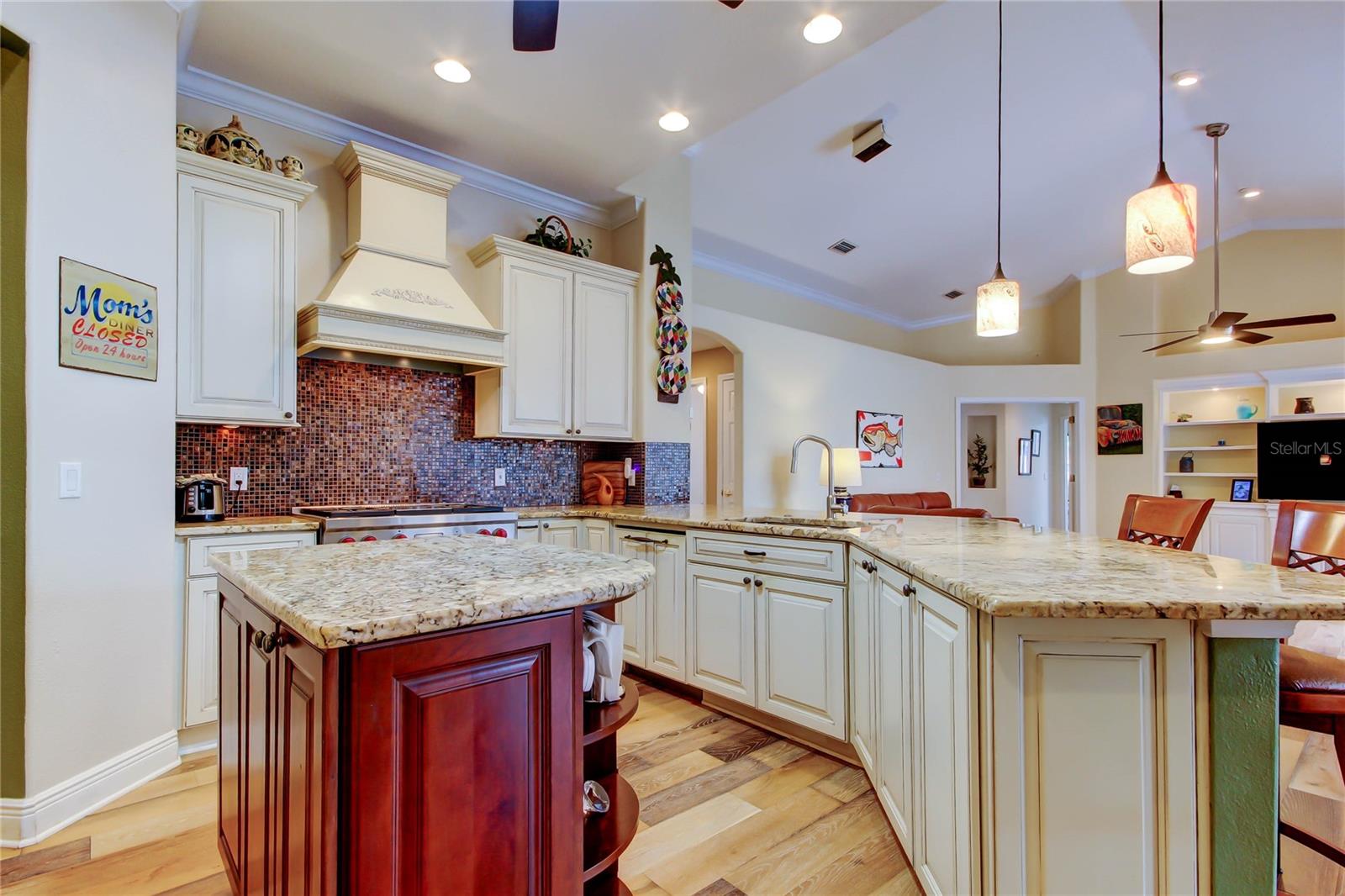 Image 22 of 65 For 15302 Lake Maurine Drive