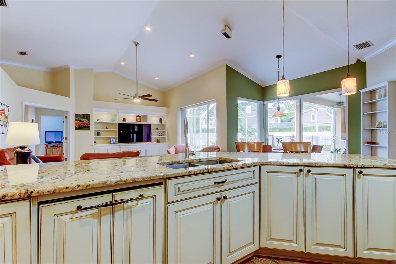 Image 24 of 65 For 15302 Lake Maurine Drive