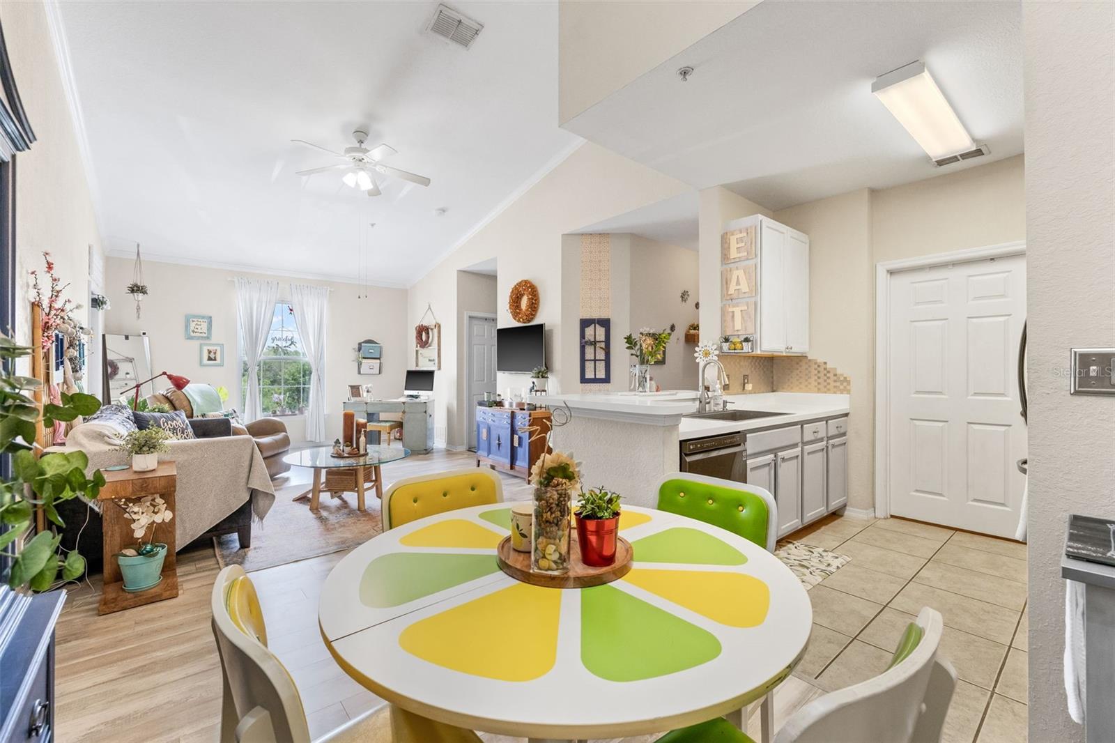 Image 14 of 56 For 10203 Courtney Palms Boulevard 301