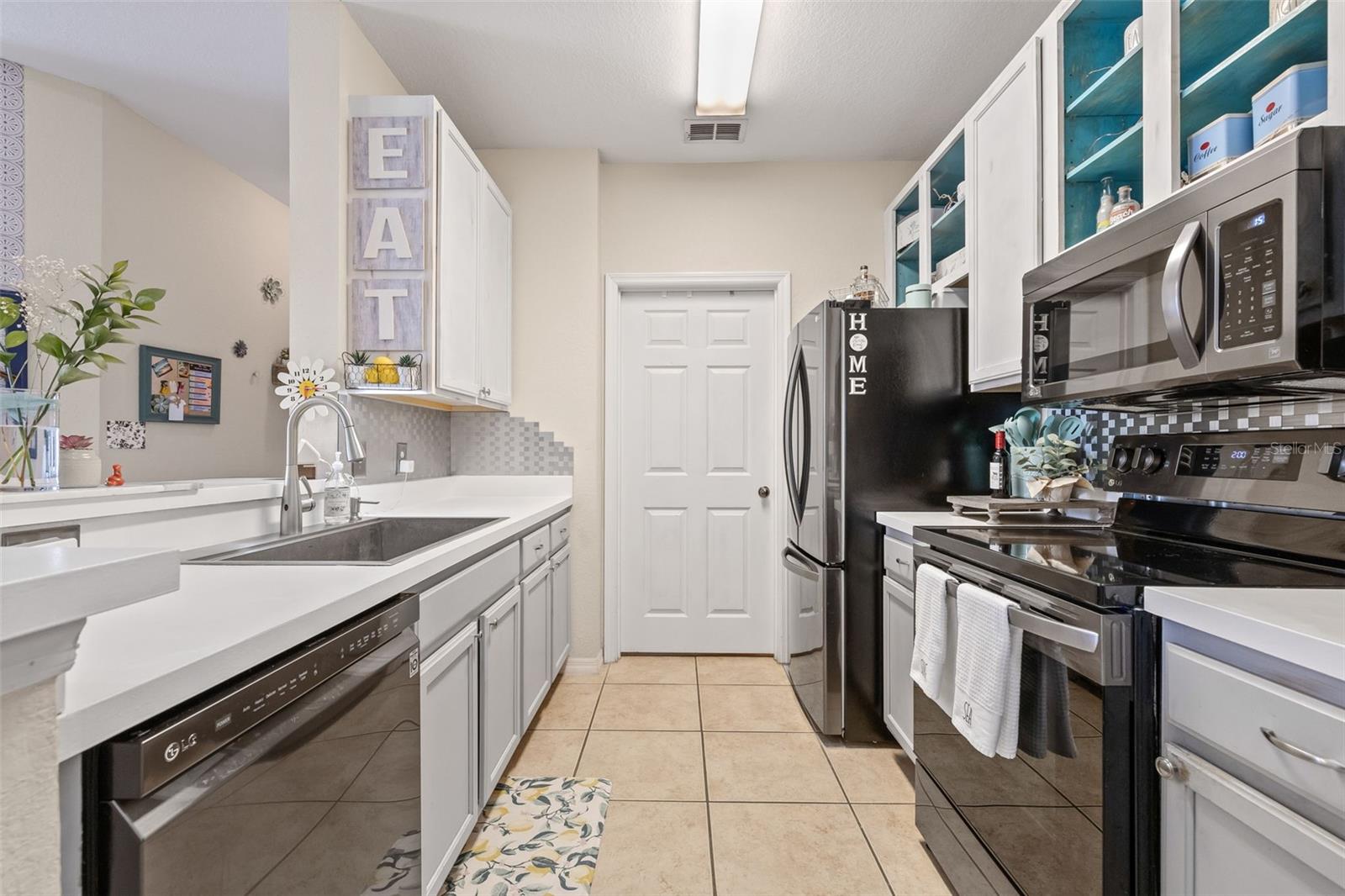 Image 17 of 56 For 10203 Courtney Palms Boulevard 301