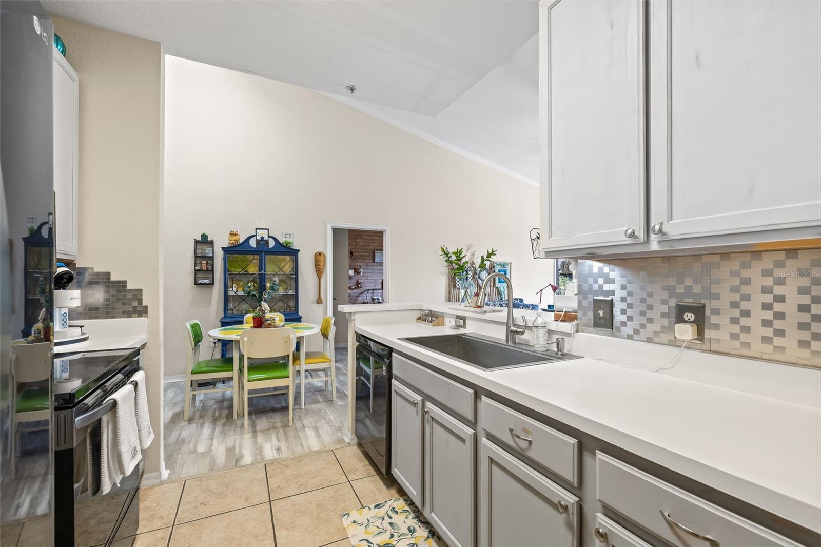 Image 19 of 56 For 10203 Courtney Palms Boulevard 301