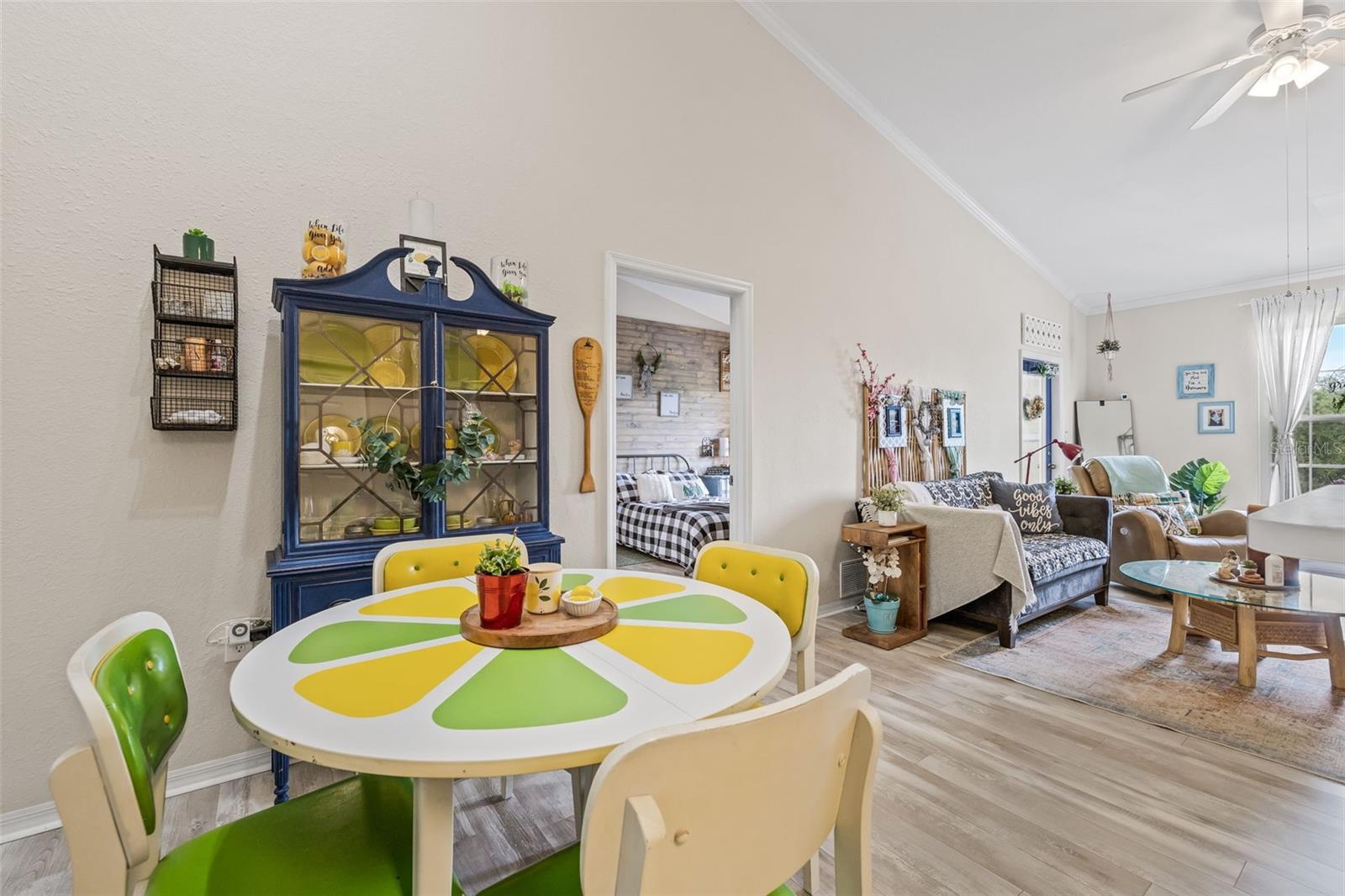 Image 21 of 56 For 10203 Courtney Palms Boulevard 301