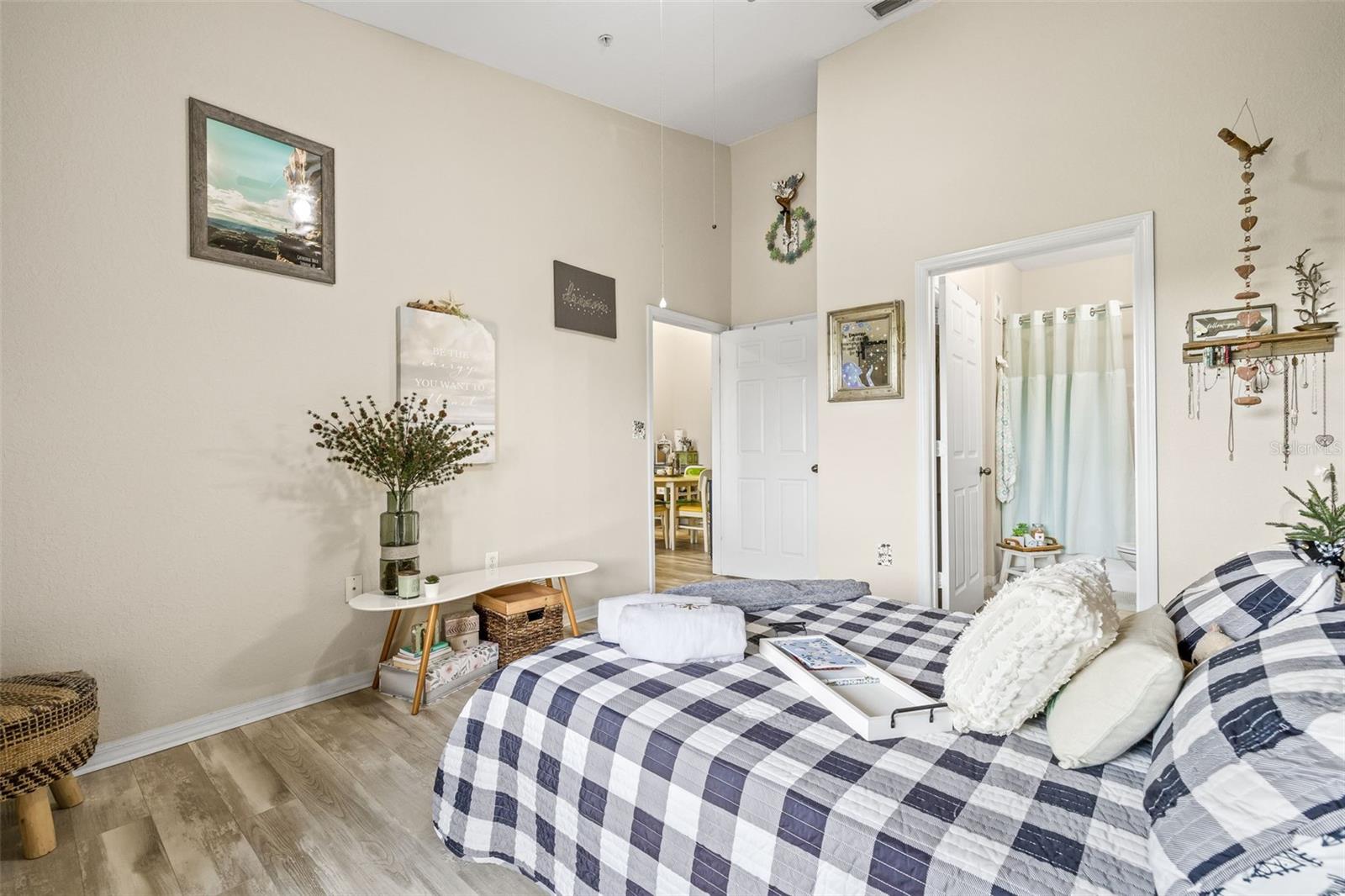 Image 24 of 56 For 10203 Courtney Palms Boulevard 301