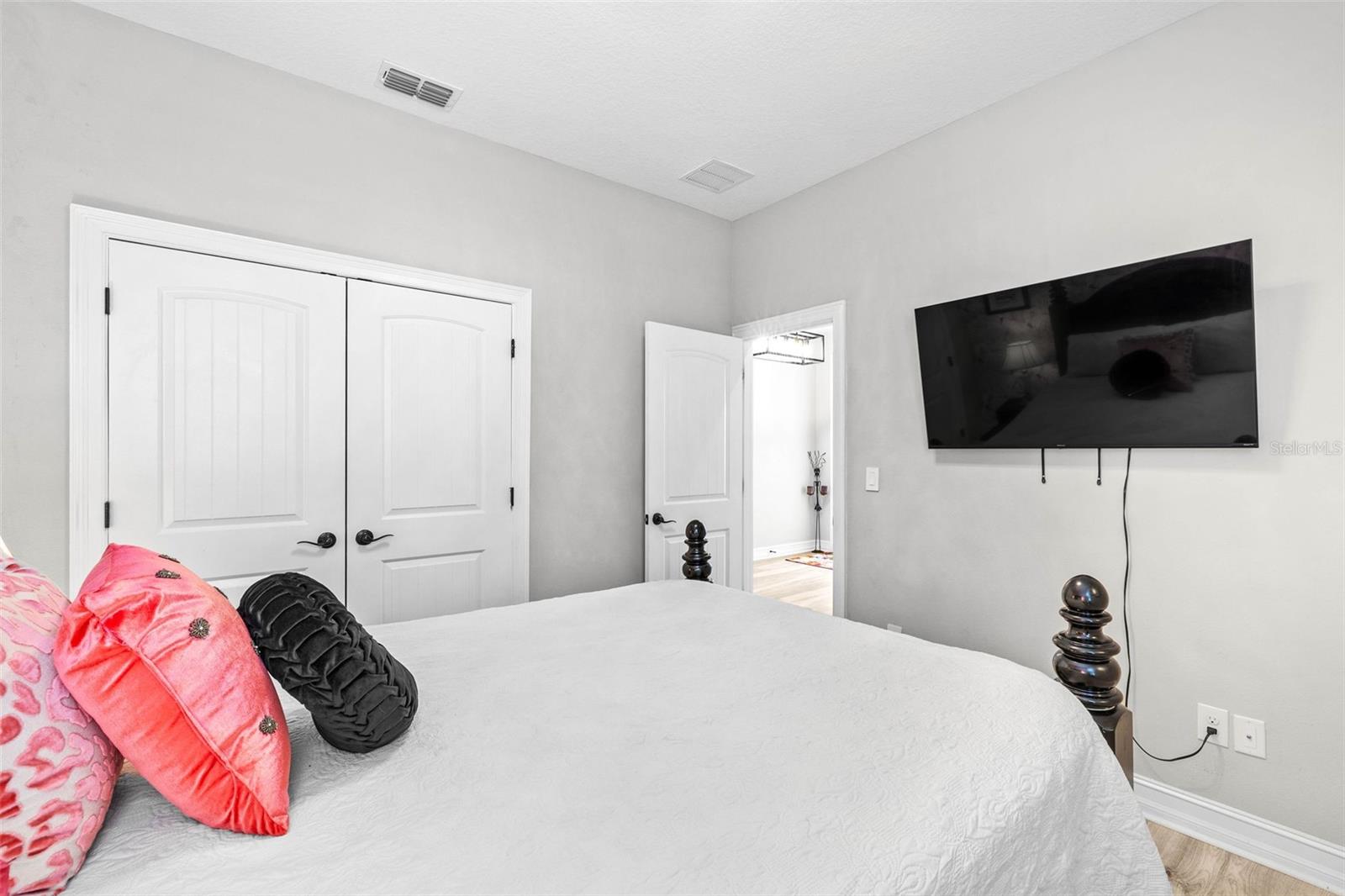 Listing photo id 23 for 34266 Radley Way