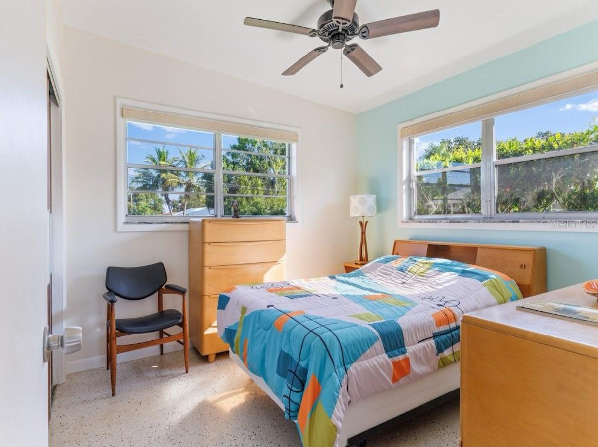 Listing photo id 9 for 403 21st Place Se