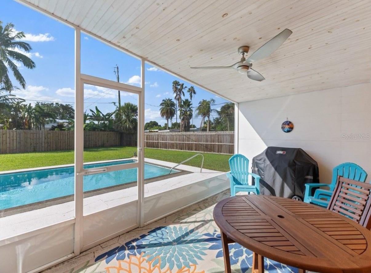 Listing photo id 12 for 403 21st Place Se