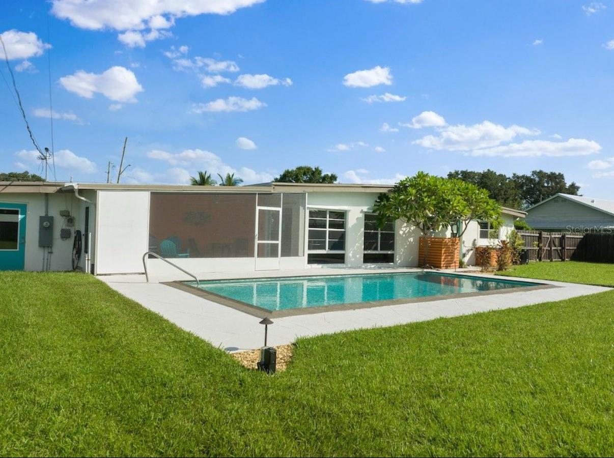 Listing photo id 13 for 403 21st Place Se