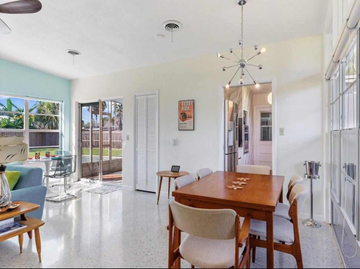 Listing photo id 3 for 403 21st Place Se