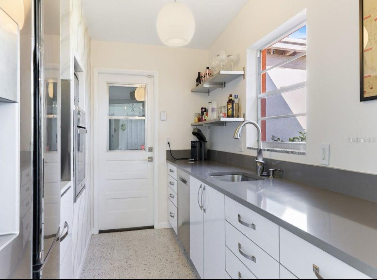 Listing photo id 4 for 403 21st Place Se