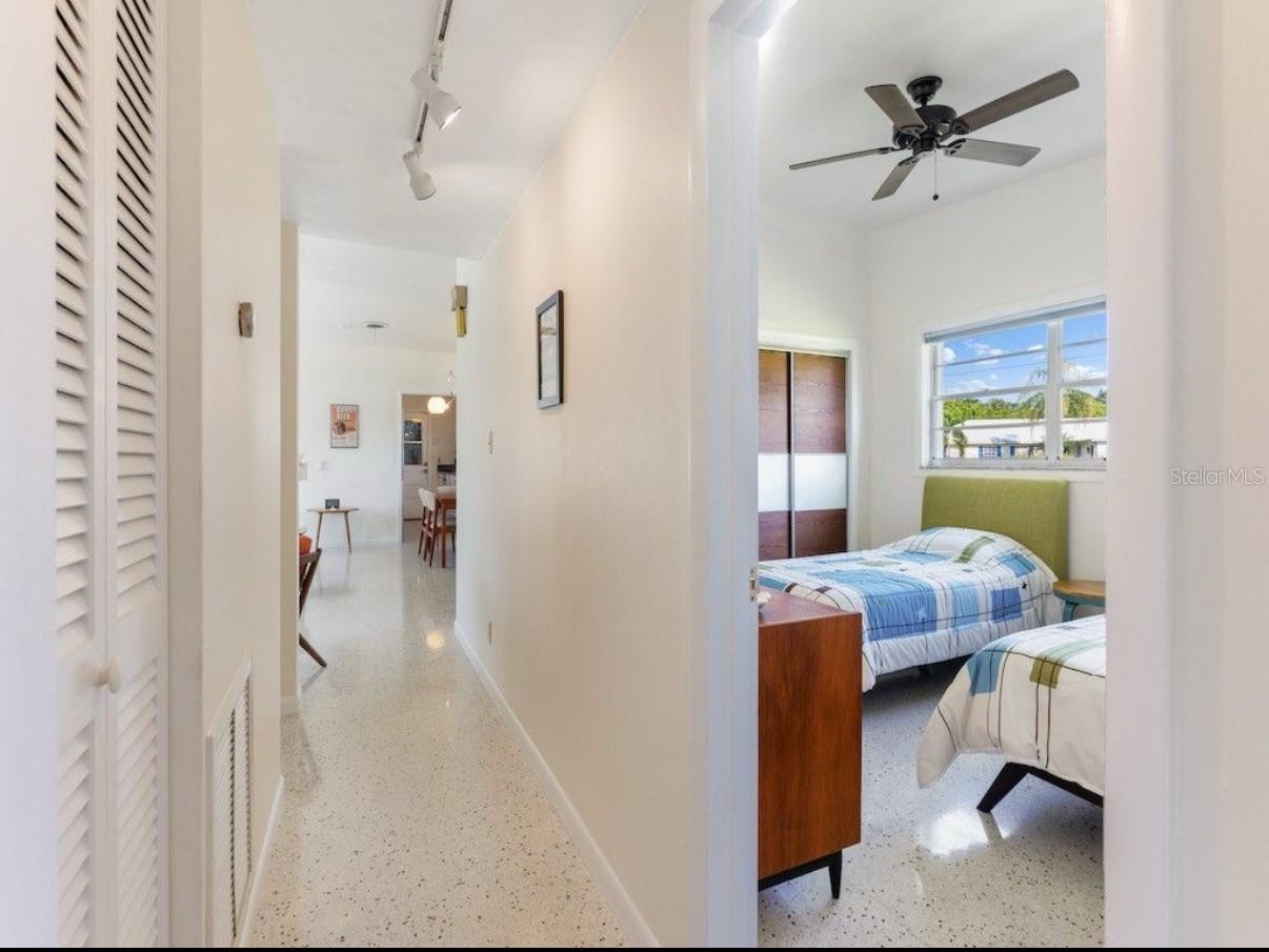 Listing photo id 6 for 403 21st Place Se