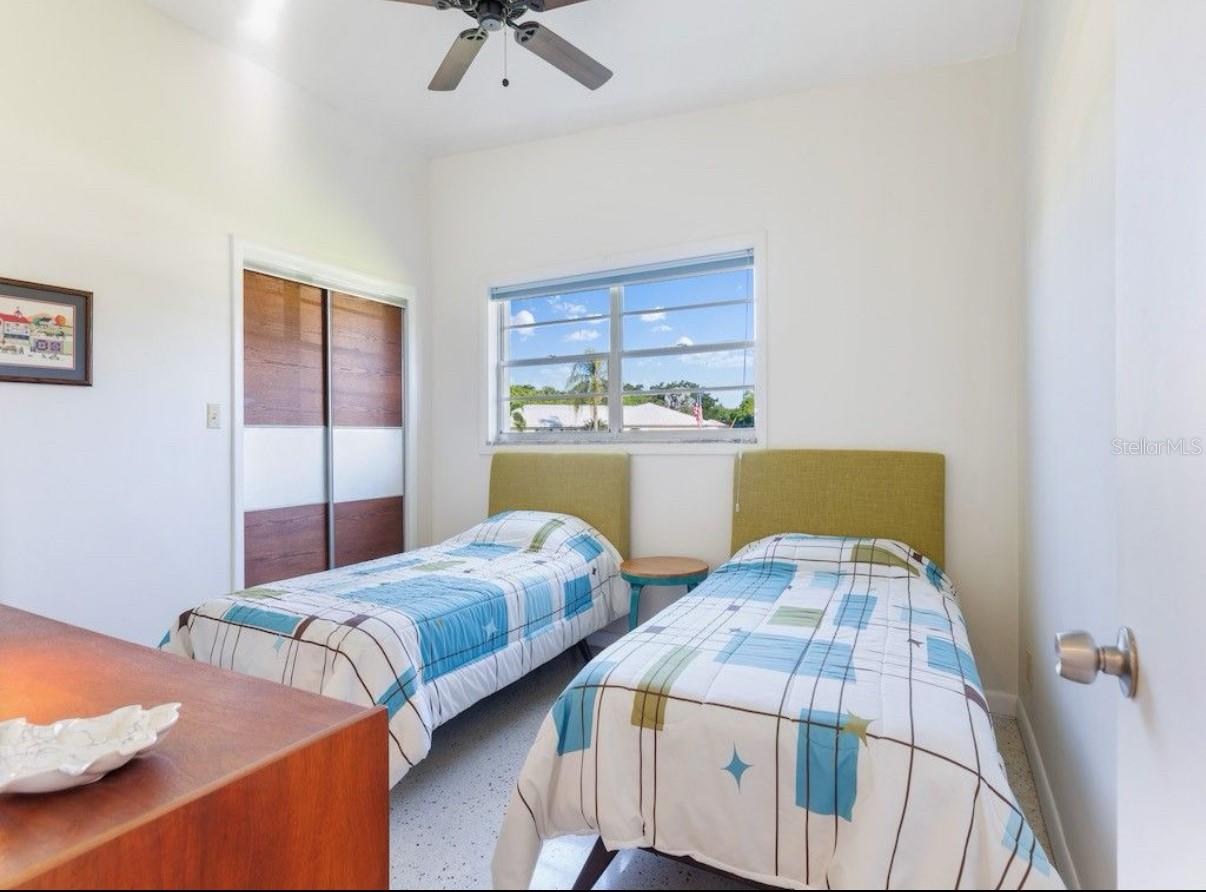 Listing photo id 7 for 403 21st Place Se