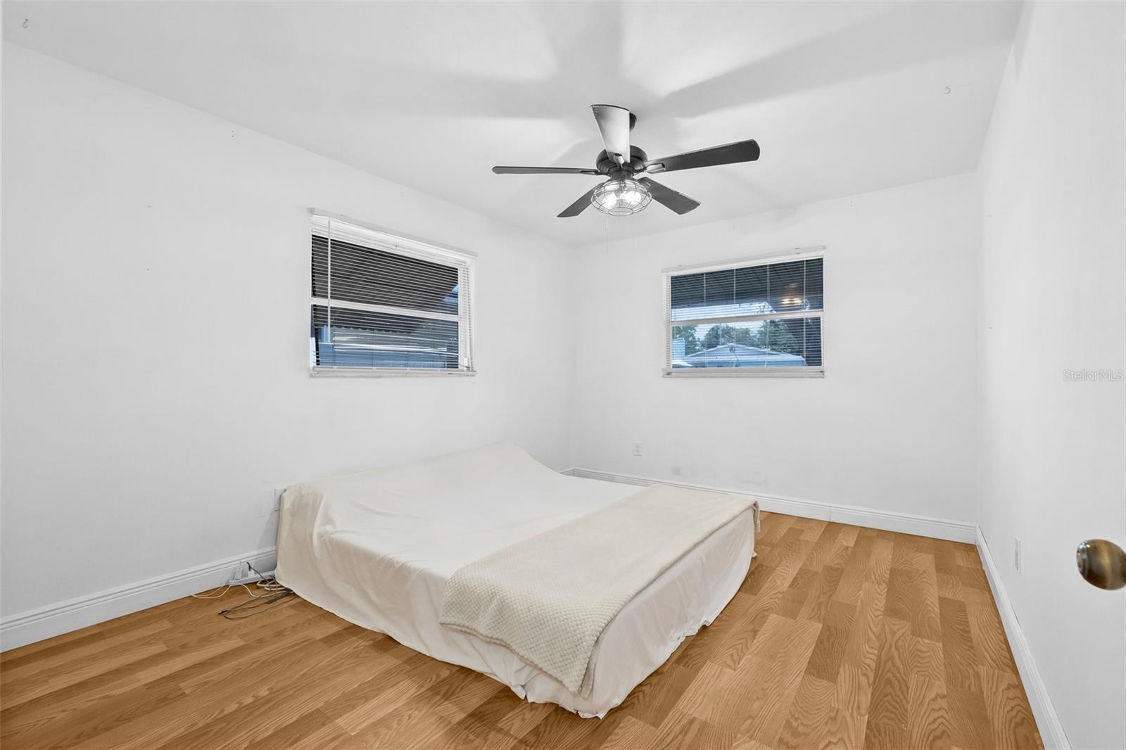 Image 17 of 24 For 5734 20th Avenue N