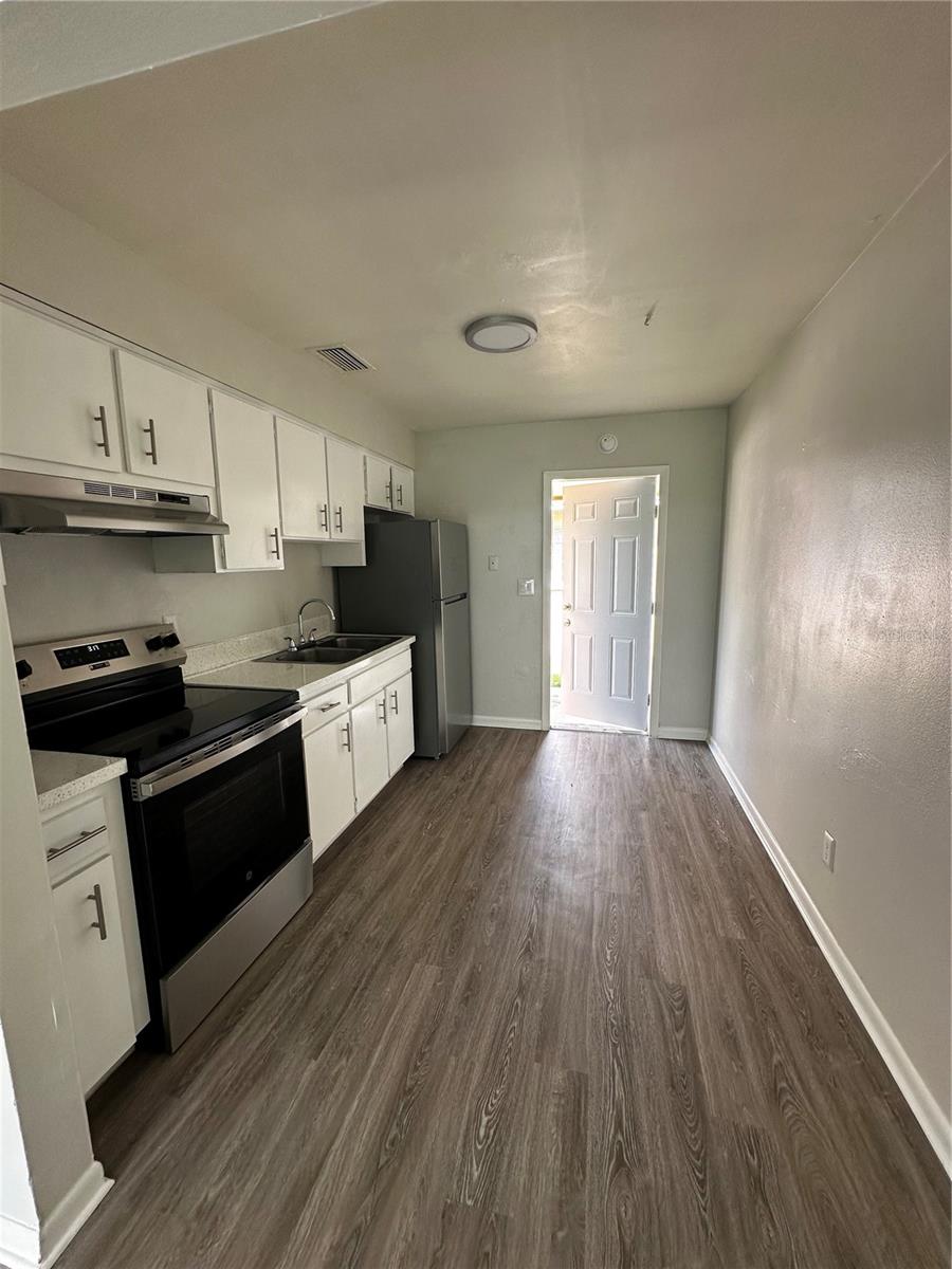 Listing photo id 8 for 5141 72nd Avenue N