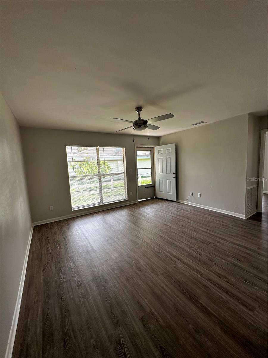 Listing photo id 1 for 5141 72nd Avenue N