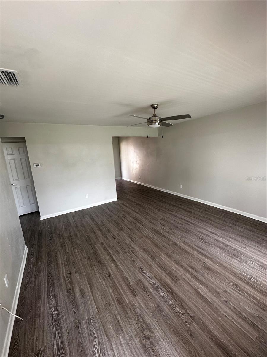 Listing photo id 4 for 5141 72nd Avenue N