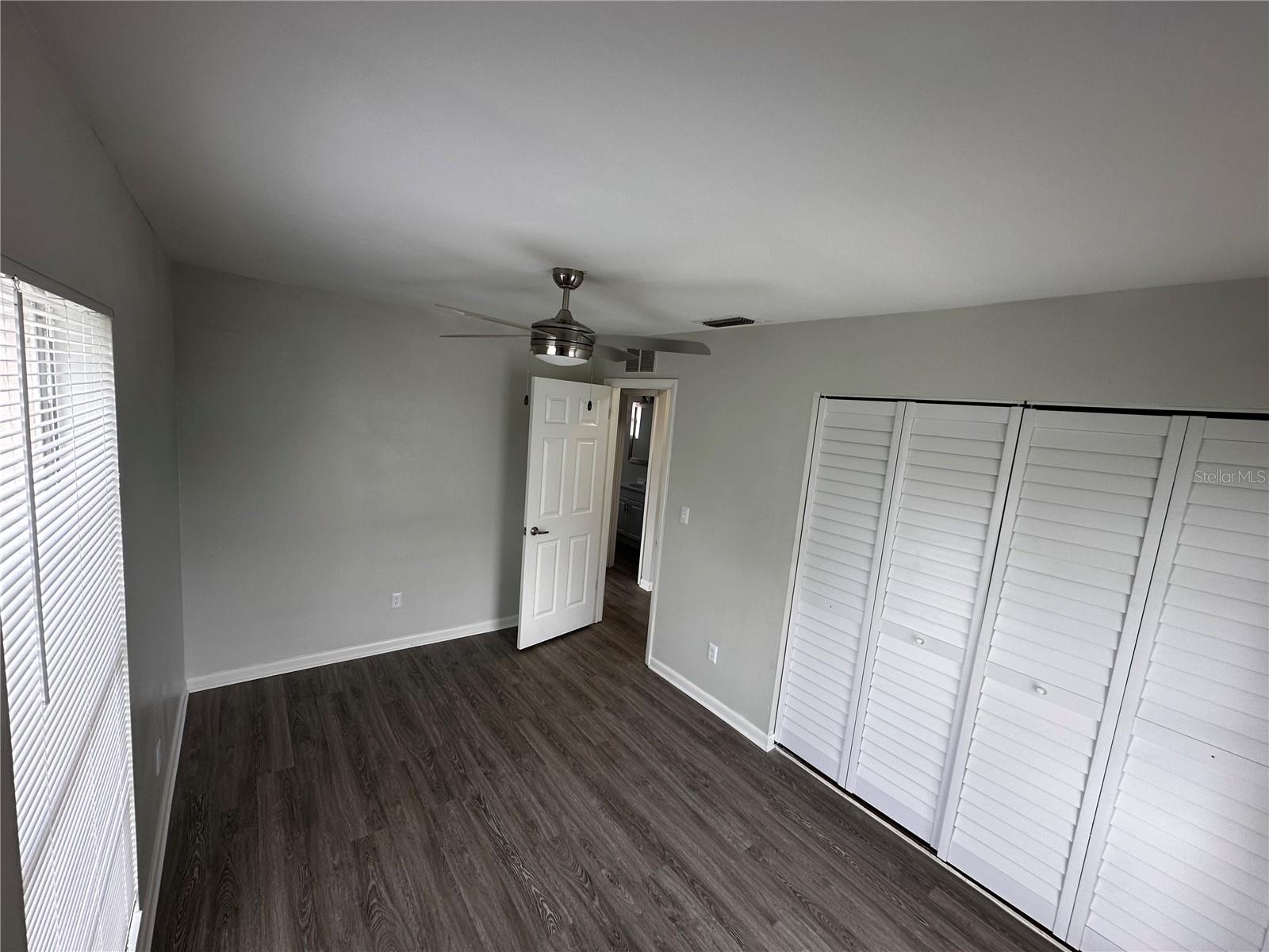 Listing photo id 5 for 5141 72nd Avenue N