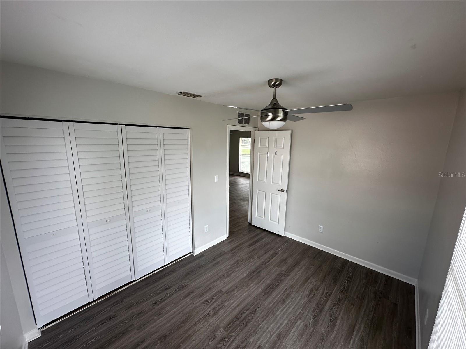 Listing photo id 6 for 5141 72nd Avenue N