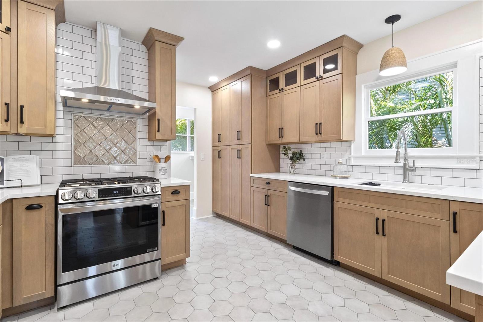 Image 11 of 28 For 235 11th Avenue Ne