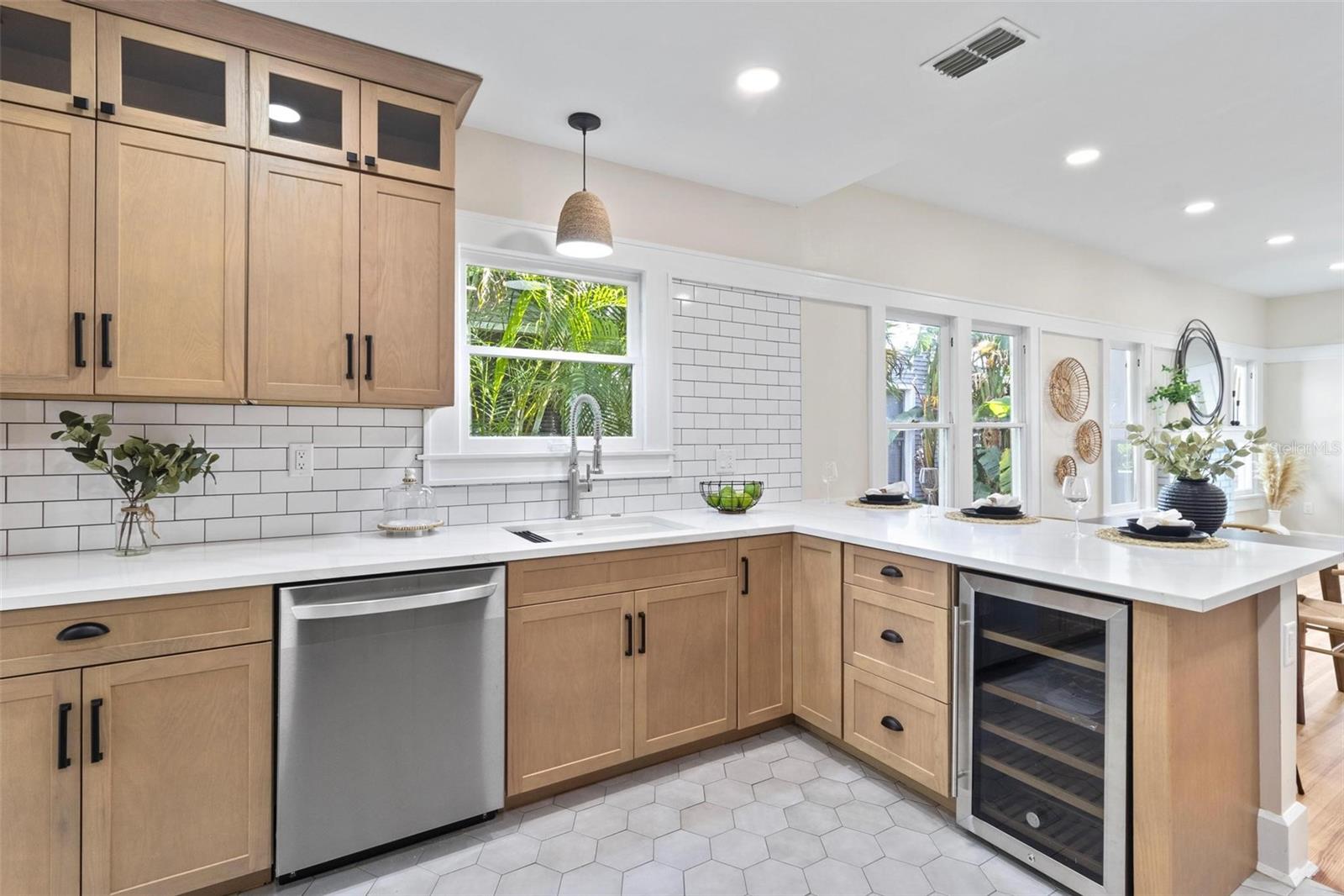 Image 12 of 28 For 235 11th Avenue Ne
