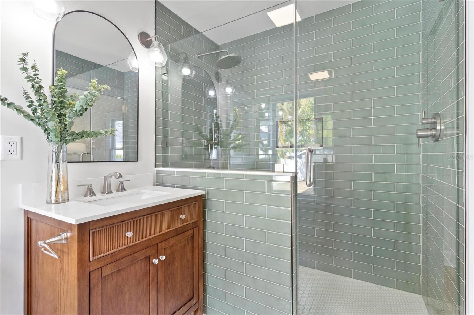 Image 14 of 28 For 235 11th Avenue Ne