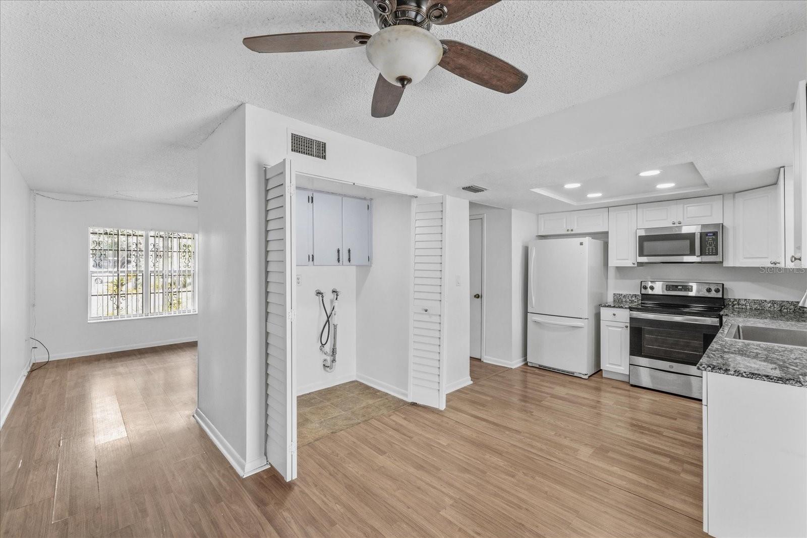 Image 4 of 17 For 7627 Deleon Court