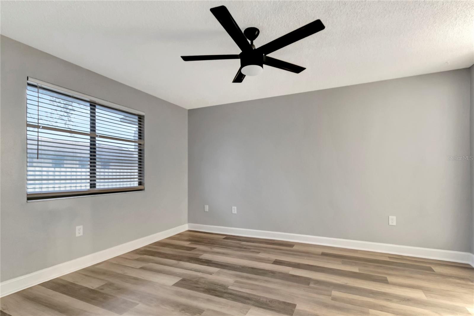 Image 16 of 31 For 2696 60th Avenue Terrace W 10