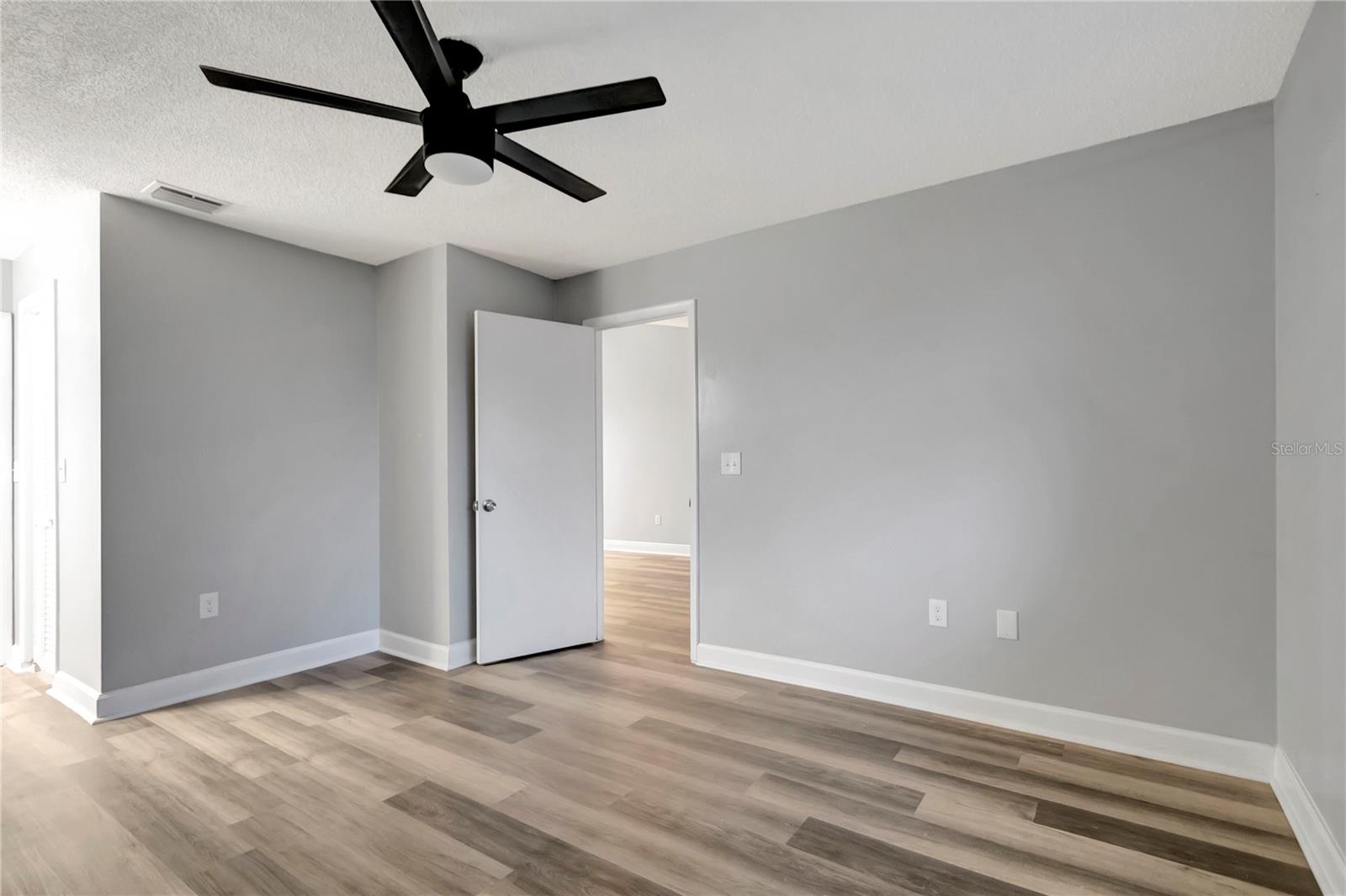 Image 18 of 31 For 2696 60th Avenue Terrace W 10