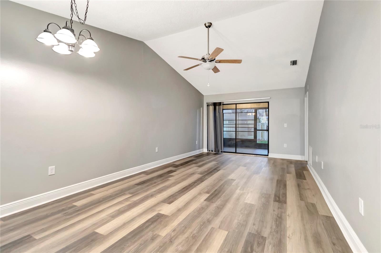 Image 4 of 31 For 2696 60th Avenue Terrace W 10