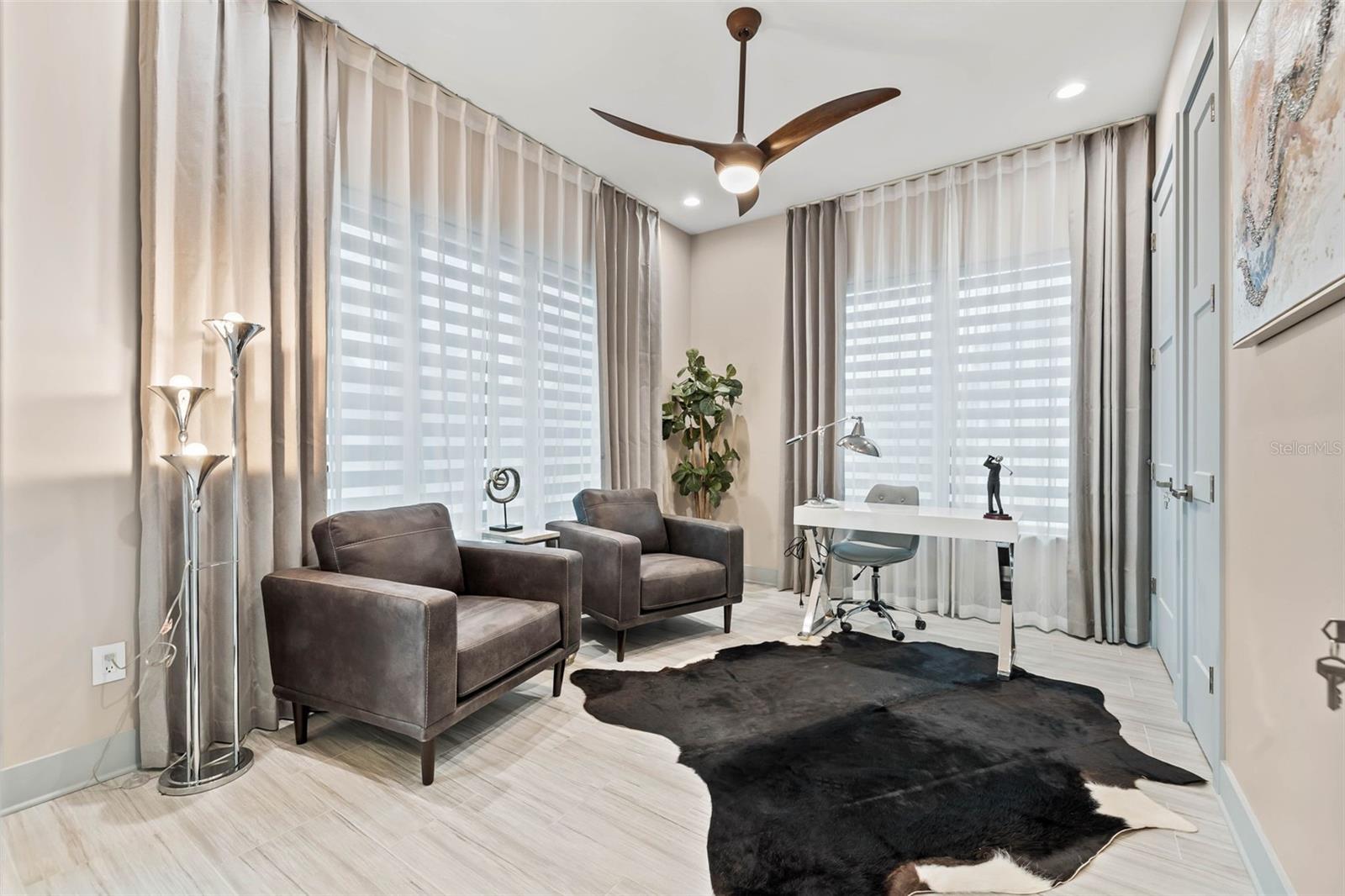 Image 33 of 93 For 5964 Bayview Circle S