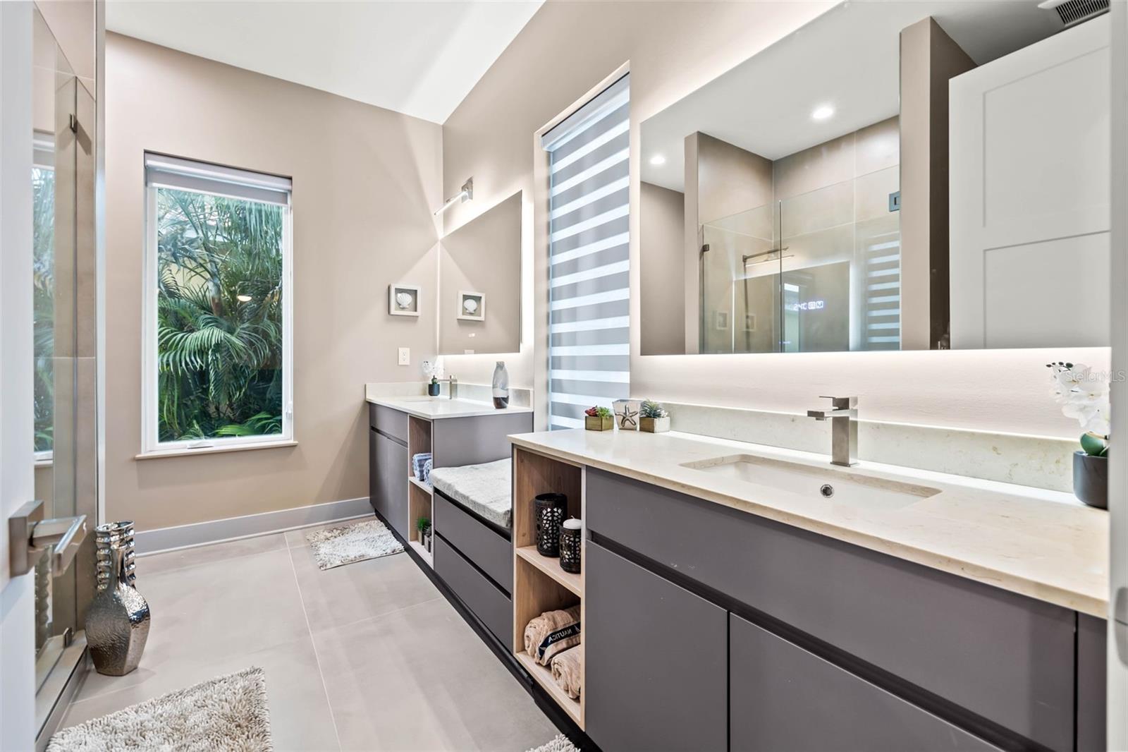 Image 36 of 93 For 5964 Bayview Circle S