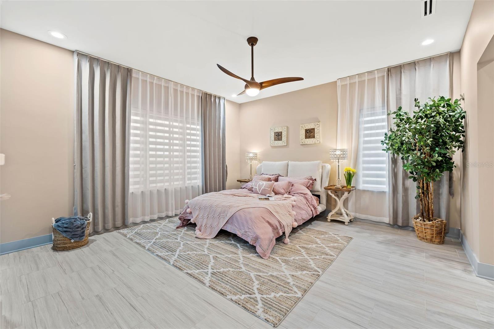 Image 47 of 93 For 5964 Bayview Circle S