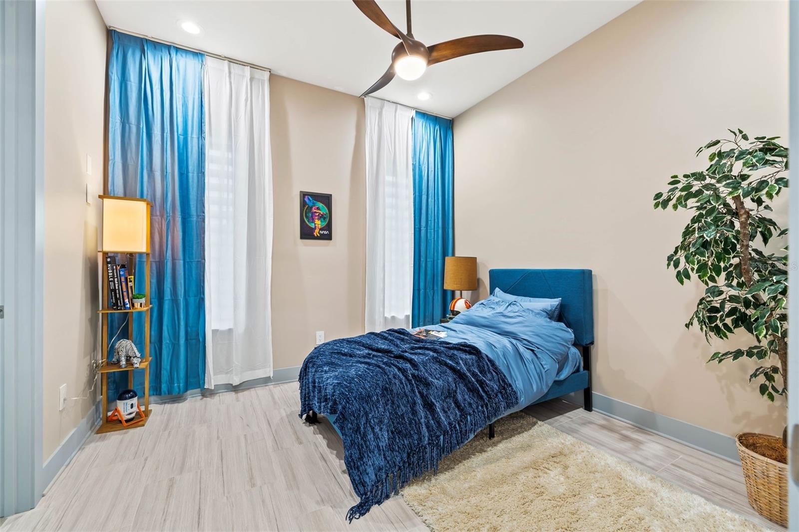 Image 49 of 93 For 5964 Bayview Circle S