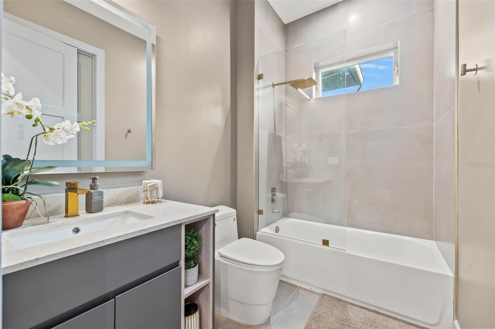 Image 50 of 93 For 5964 Bayview Circle S