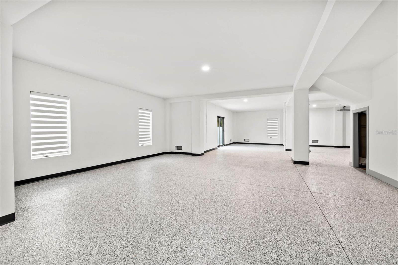 Image 57 of 93 For 5964 Bayview Circle S
