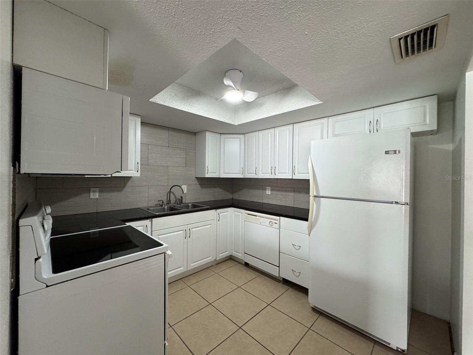 Image 11 of 15 For 568 Bahia Circle B
