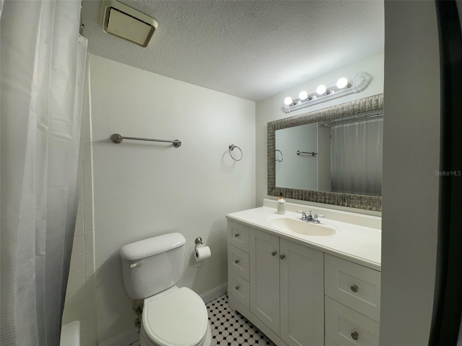 Image 12 of 15 For 568 Bahia Circle B
