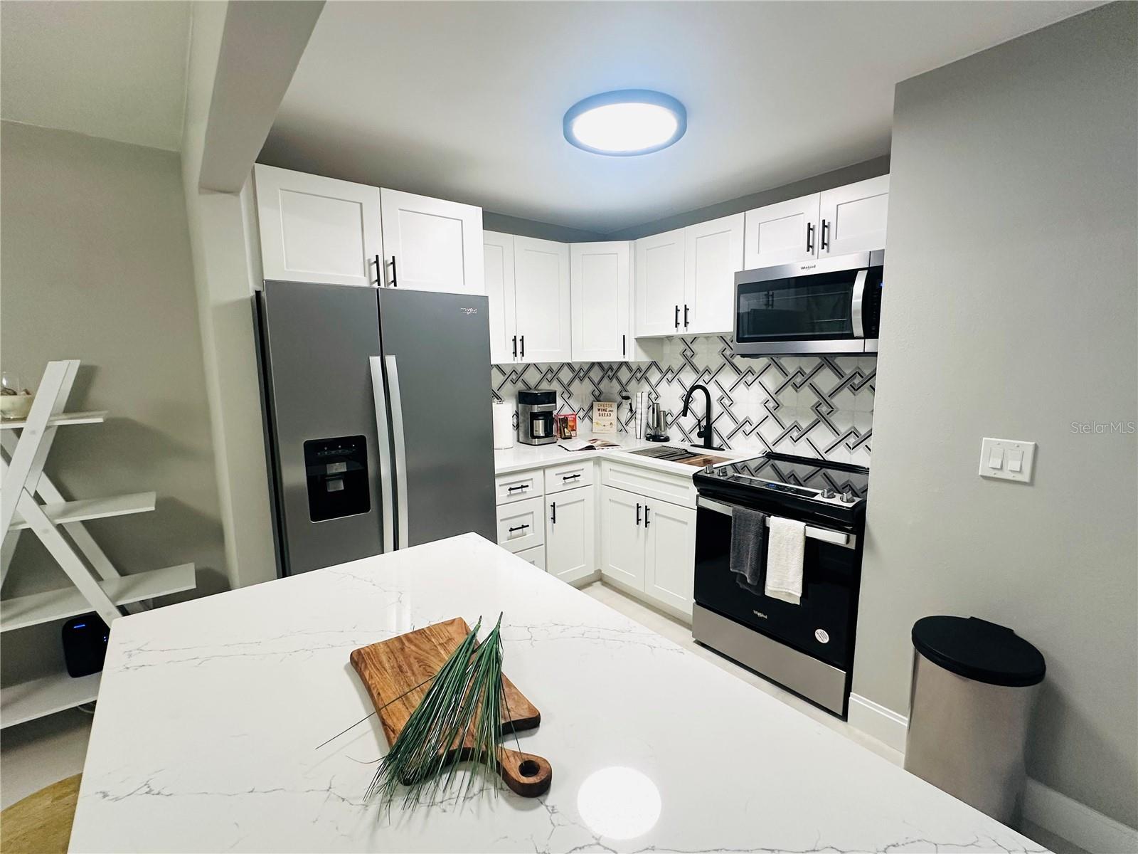 Image 6 of 9 For 2501 Harn Boulevard H24