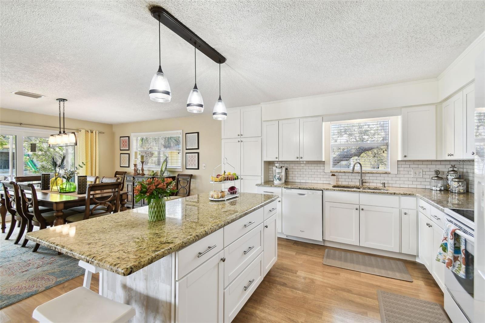Listing photo id 8 for 616 2nd Street