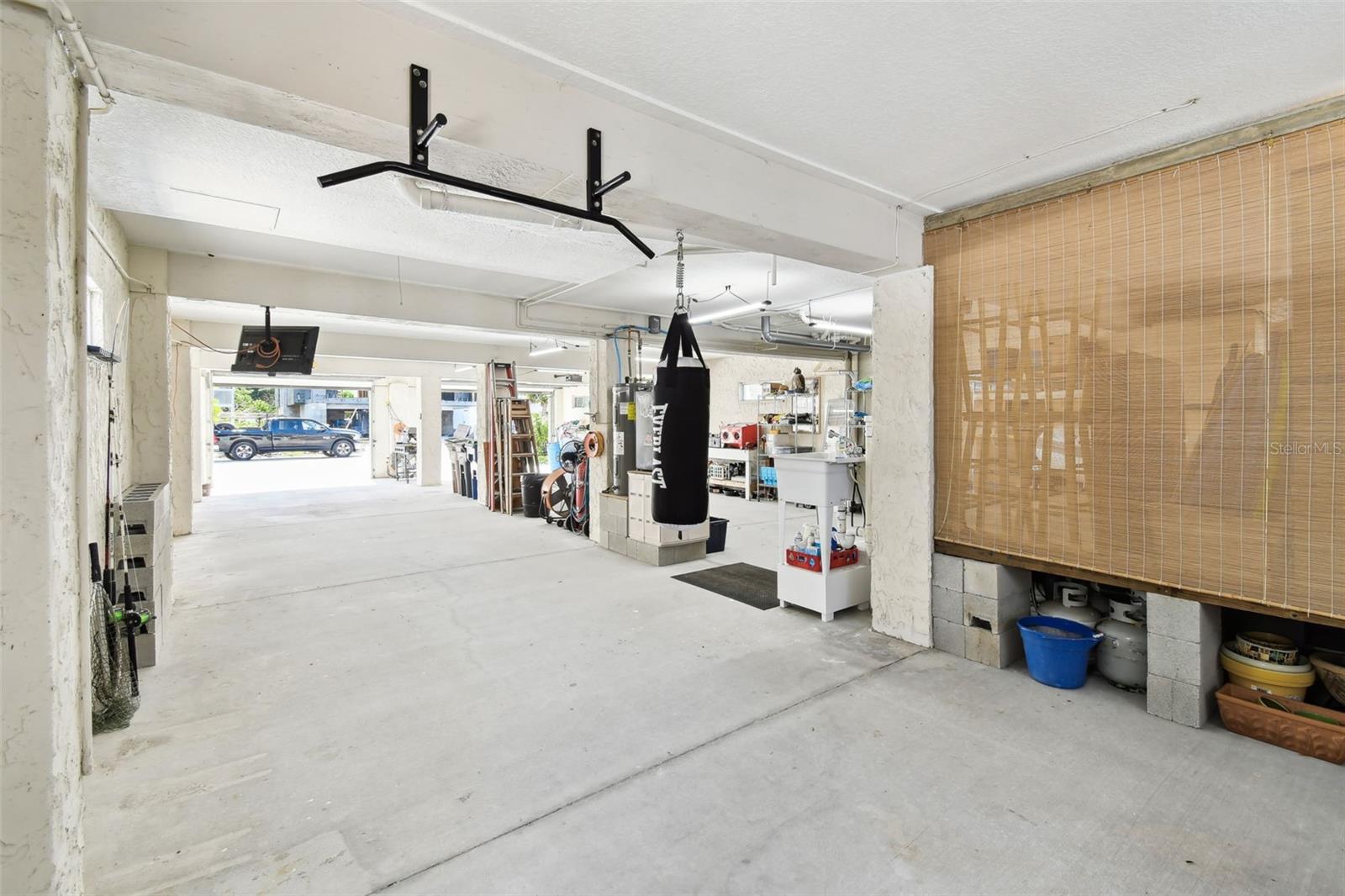 Listing photo id 24 for 616 2nd Street